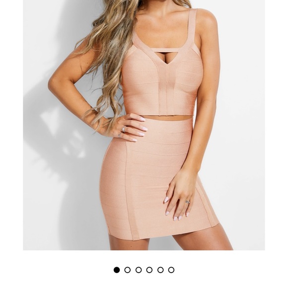 Guess two piece crop top and skirt - Picture 1 of 6